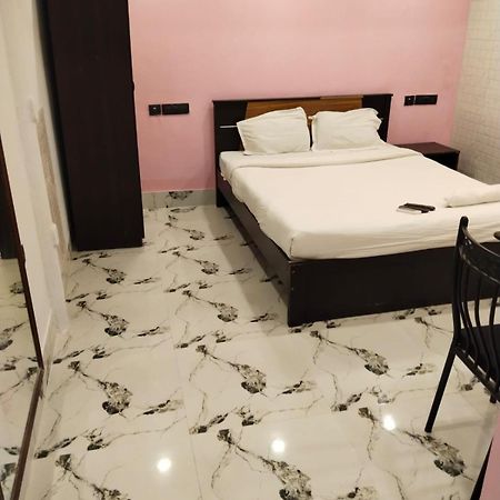 Hotel Ucs 콜카타 외부 사진