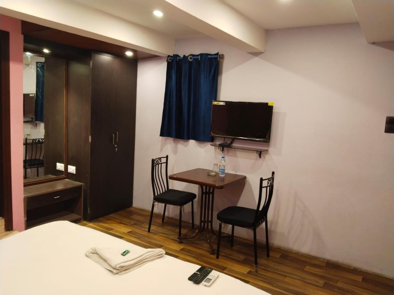 Hotel Ucs 콜카타 외부 사진