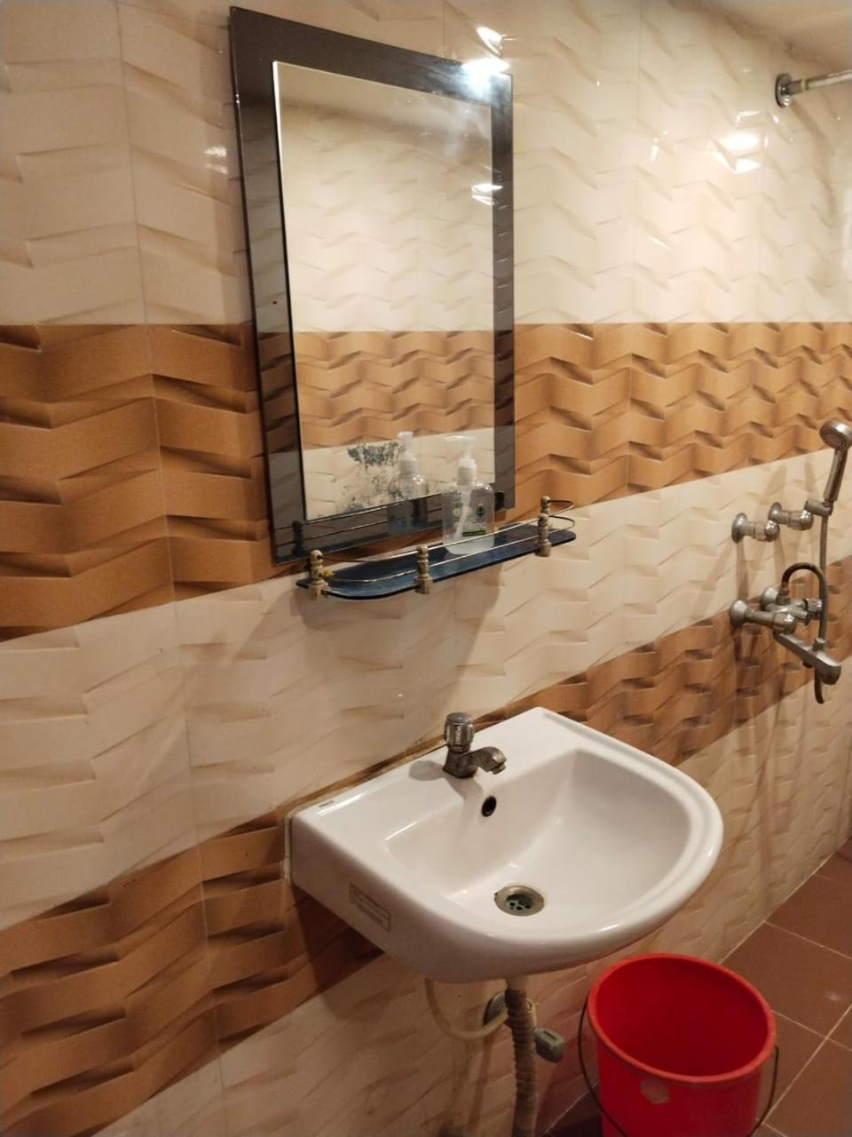 Hotel Ucs 콜카타 외부 사진