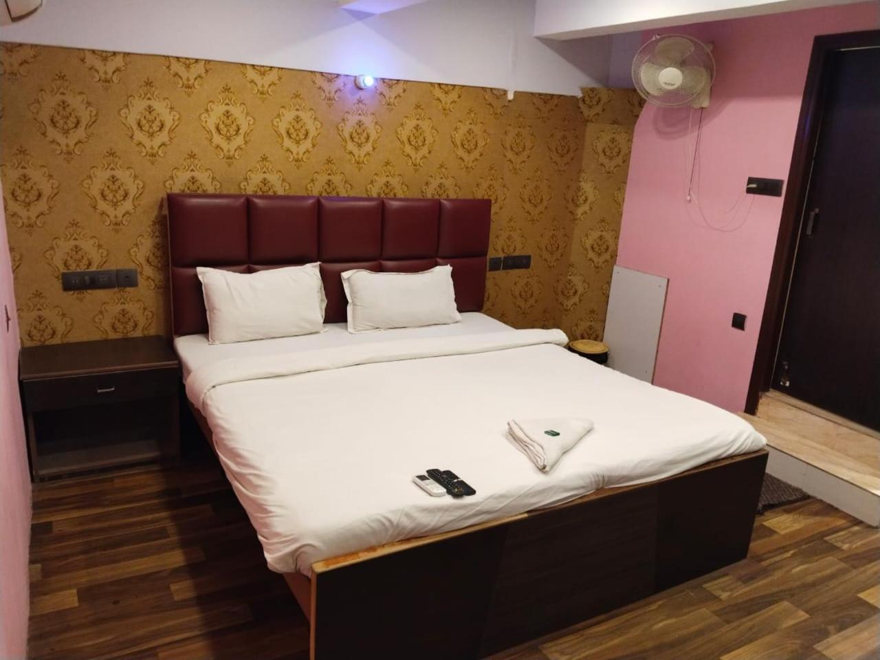 Hotel Ucs 콜카타 외부 사진
