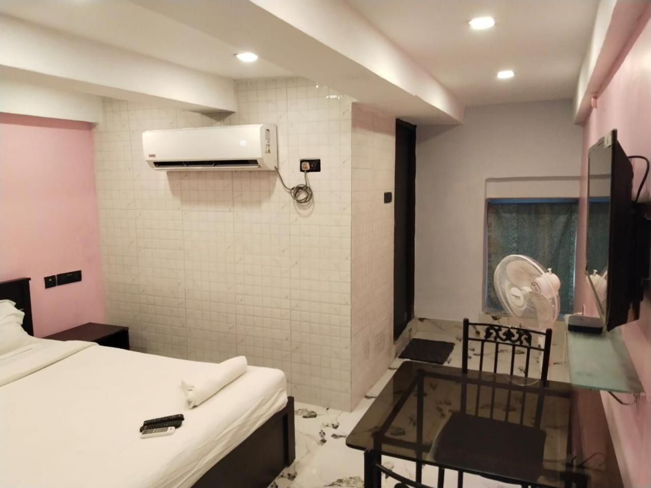 Hotel Ucs 콜카타 외부 사진