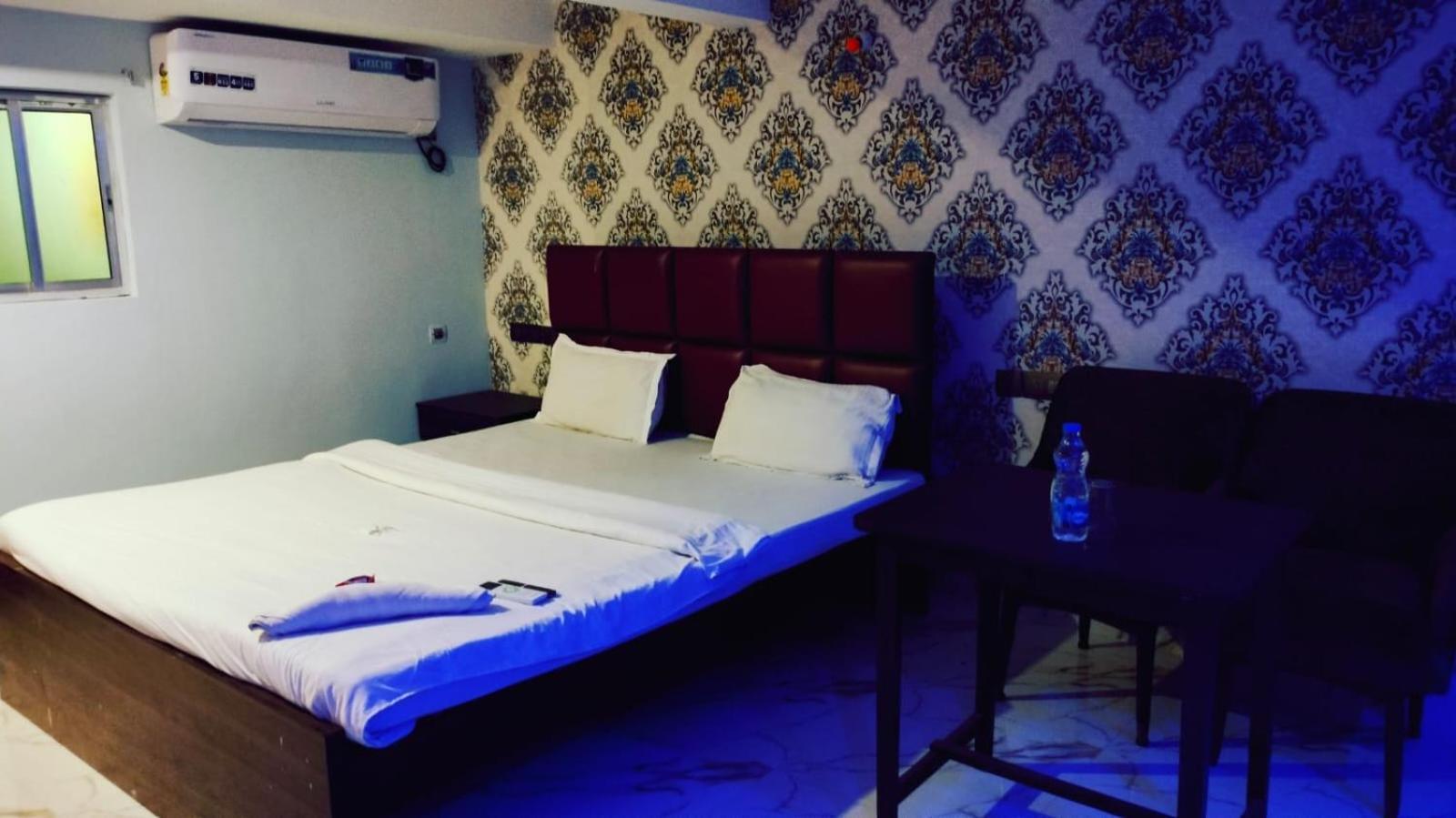 Hotel Ucs 콜카타 외부 사진