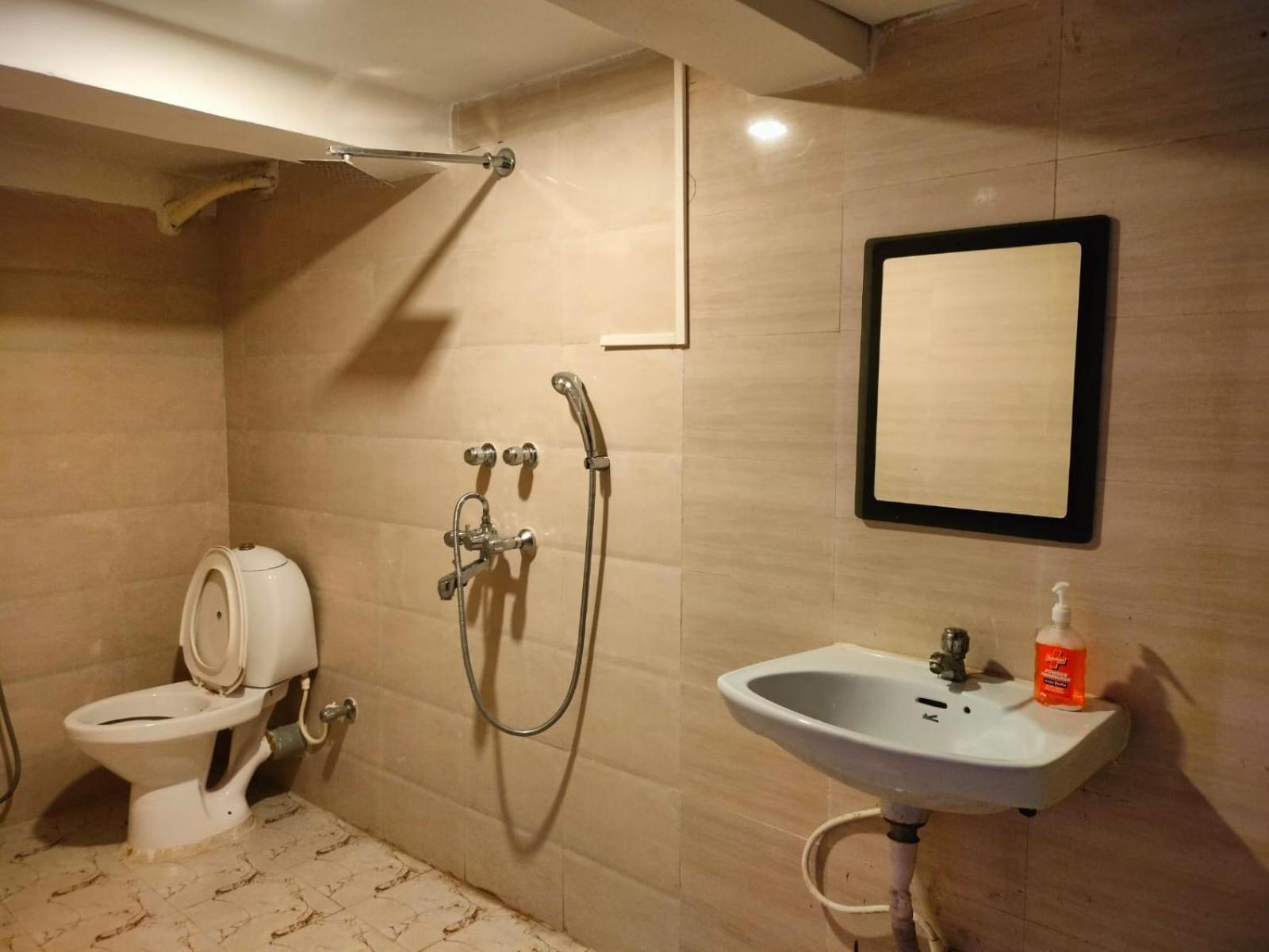 Hotel Ucs 콜카타 외부 사진
